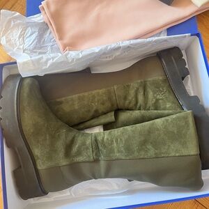 Stuart Weitzman 5050 Bootd with platform;